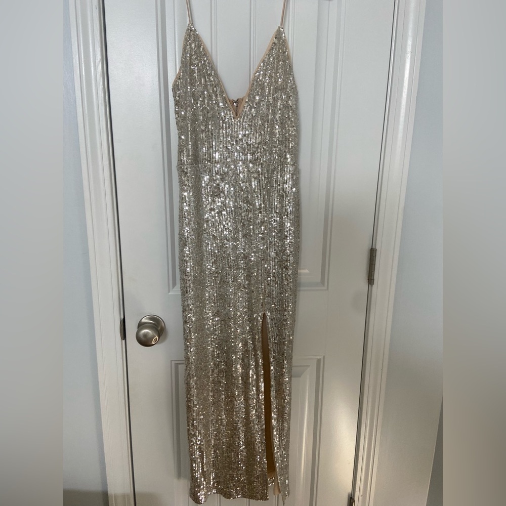 all over silver sequin flowy strappy dress 💖💖✨✨✨✨